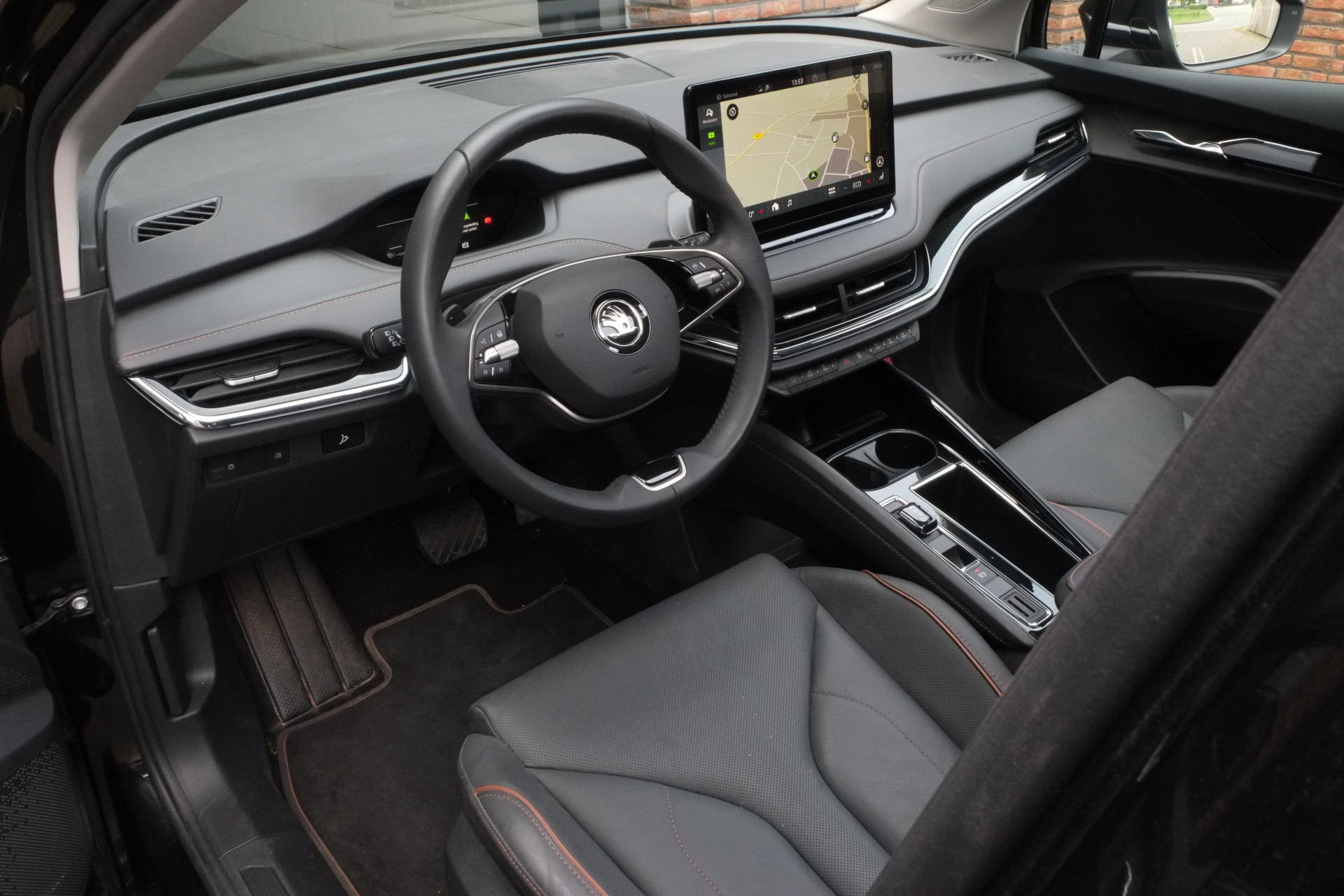 39842254-7.jpg