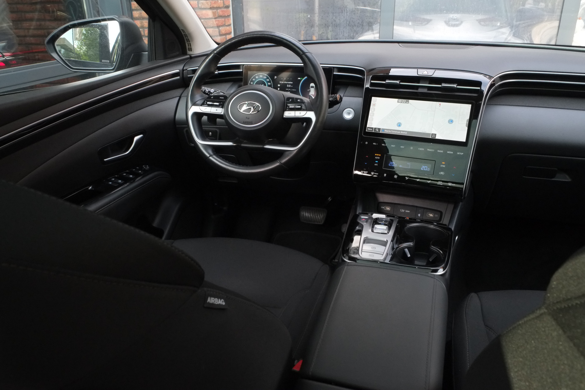 39891379-3.jpg
