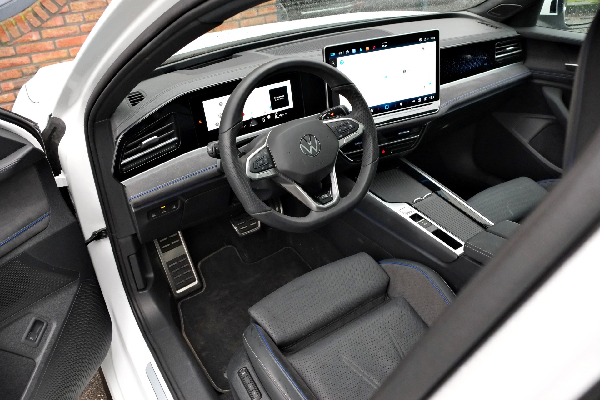 43116417-5.jpg