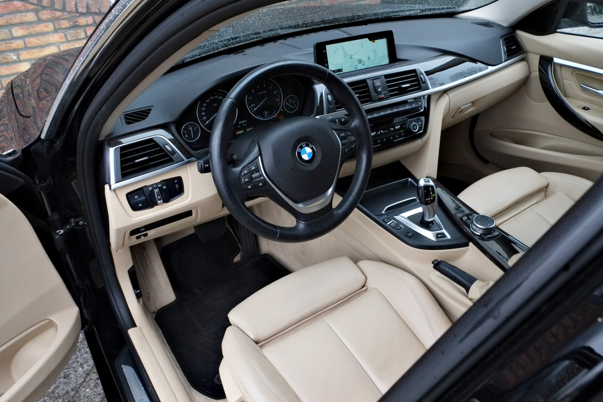 43133442-7.jpg
