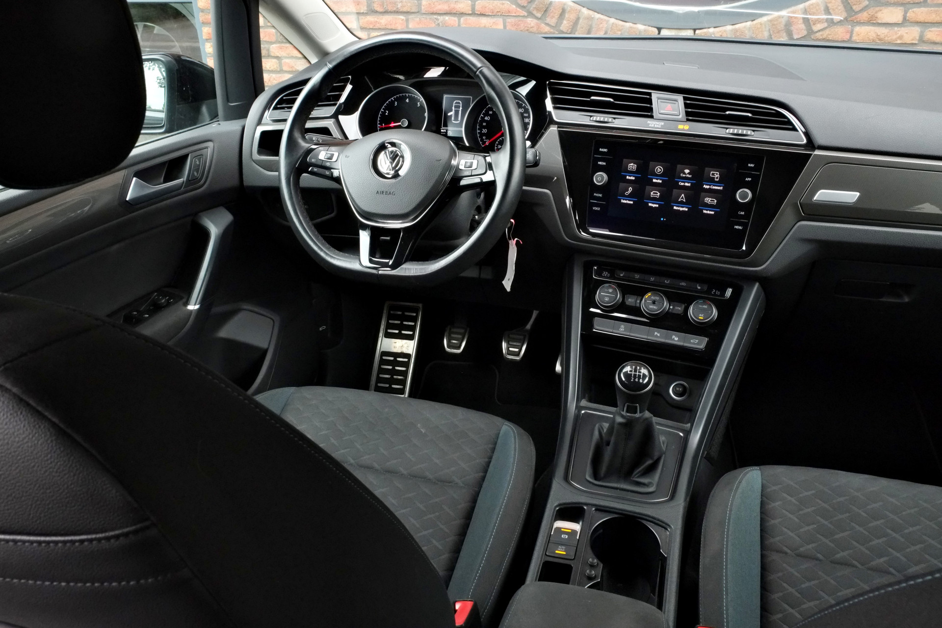45611090-2.jpg