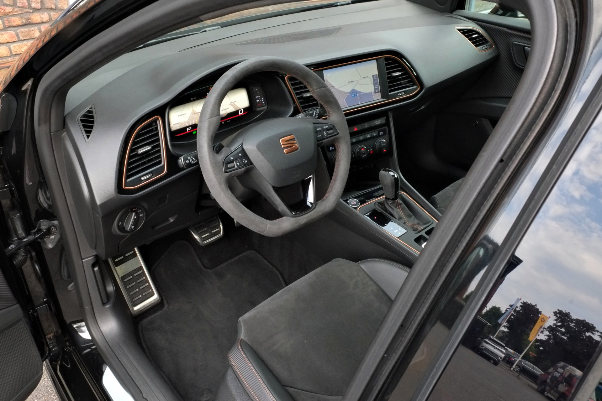 45706235-3.jpg