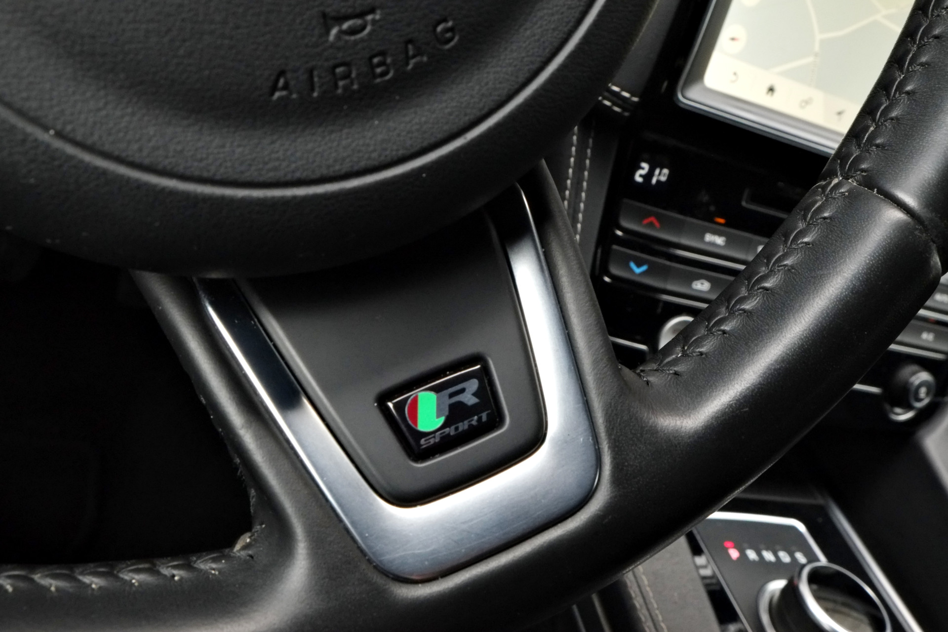 45870128-10.jpg