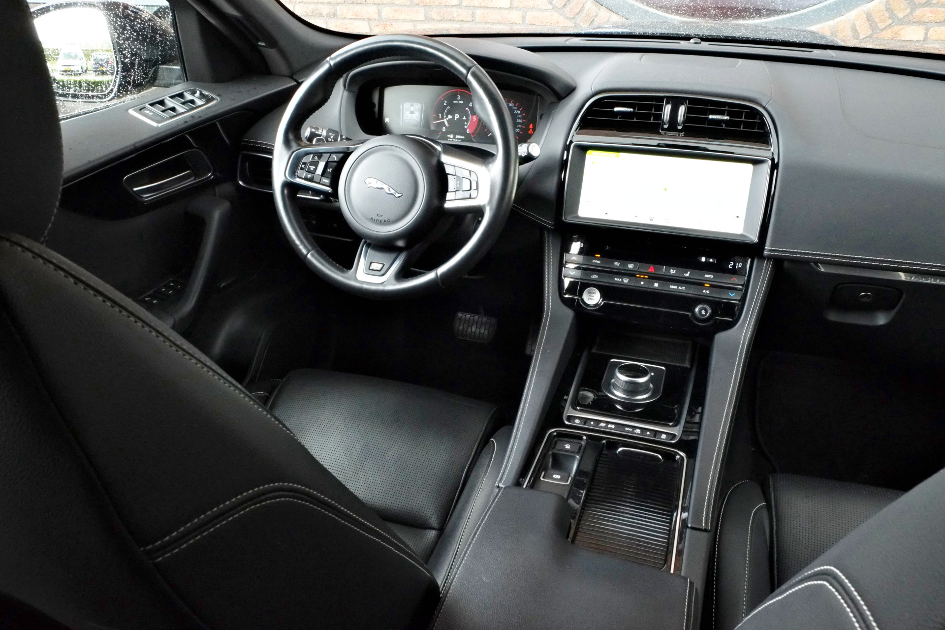 45870128-2.jpg