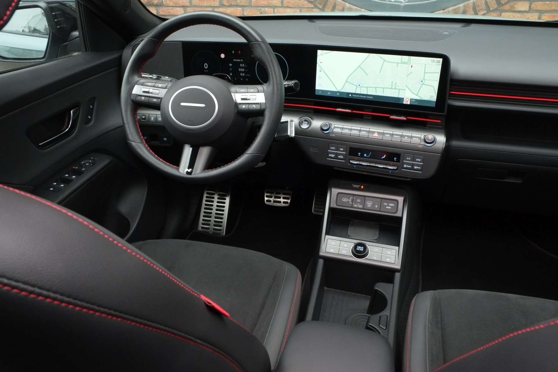48413300-2.jpg