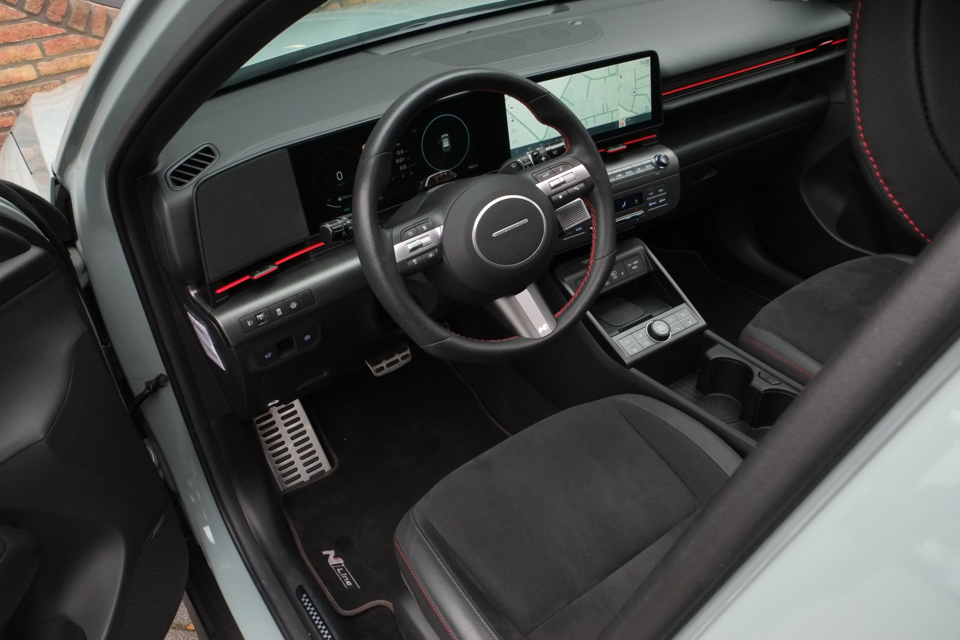 48413300-3.jpg